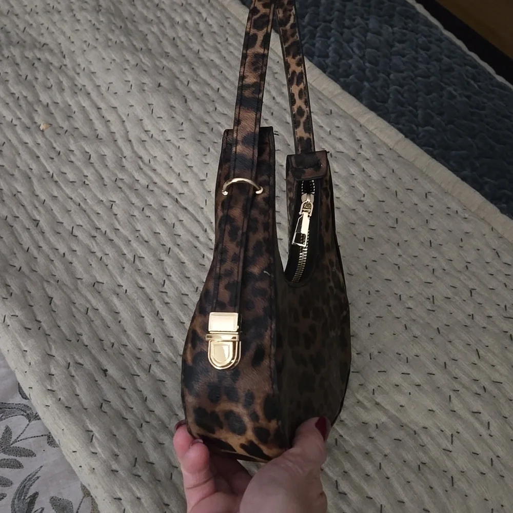Leopard Print clutch/hand bag - Picture 3 of 5